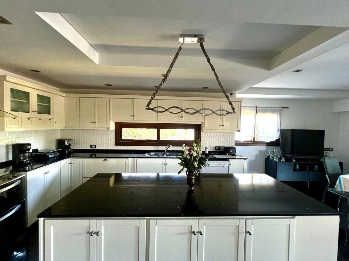 Foto de VENTA CASA NUEVO QUILMES 8 AMBIENTES A LA LAGUNA, imagen 5