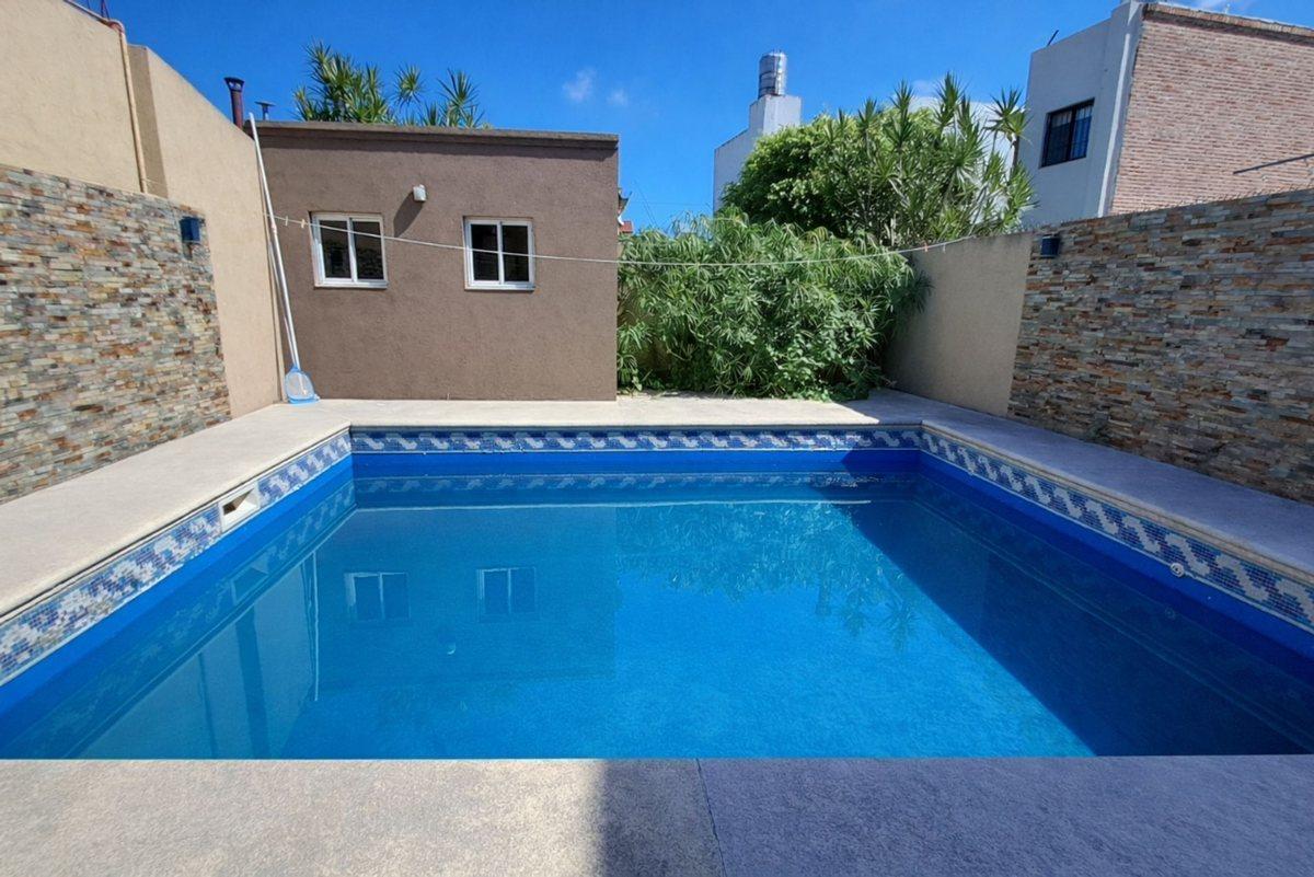 Foto de venta casa 4 ambientes con jardín quincho y pileta, imagen 3