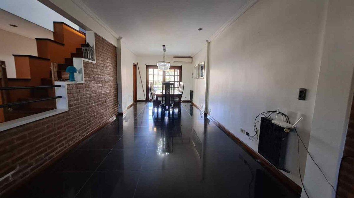 Foto de venta casa 4 ambientes con jardín quincho y pileta, imagen 2