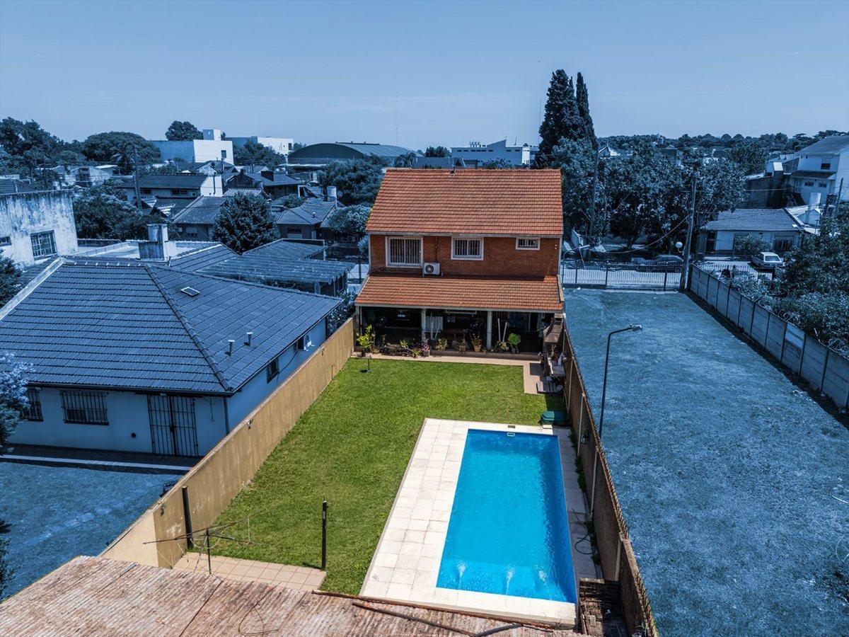Foto de VENTA CASA 5 AMB QUILMES CON PILETA, imagen 2