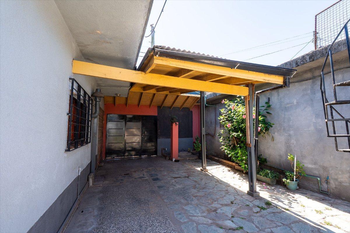 Foto de VENTA CASA 3 AMBIENTES QUILMES COCHERA, imagen 2