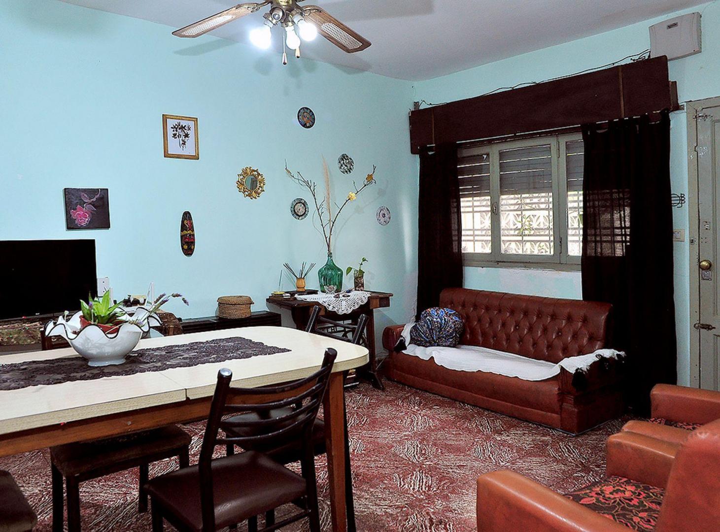 Foto de VENTA CASA CON FONDO JARDIN Y COCHERA BERAZATEGUI, imagen 4