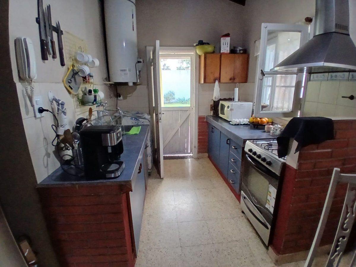 Foto de VENTA CASA 4 AMB. - BURZACO- NUEVO VALOR, imagen 2