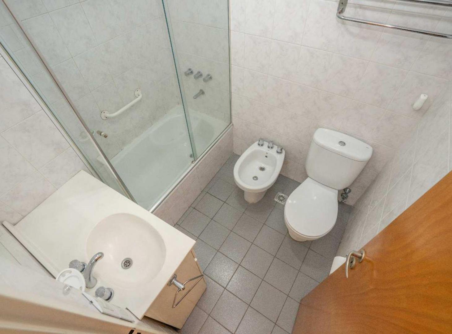 Foto de VENTA DÚPLEX 4 AMBIENTES CON COCHERA COLEGIALES, imagen 3