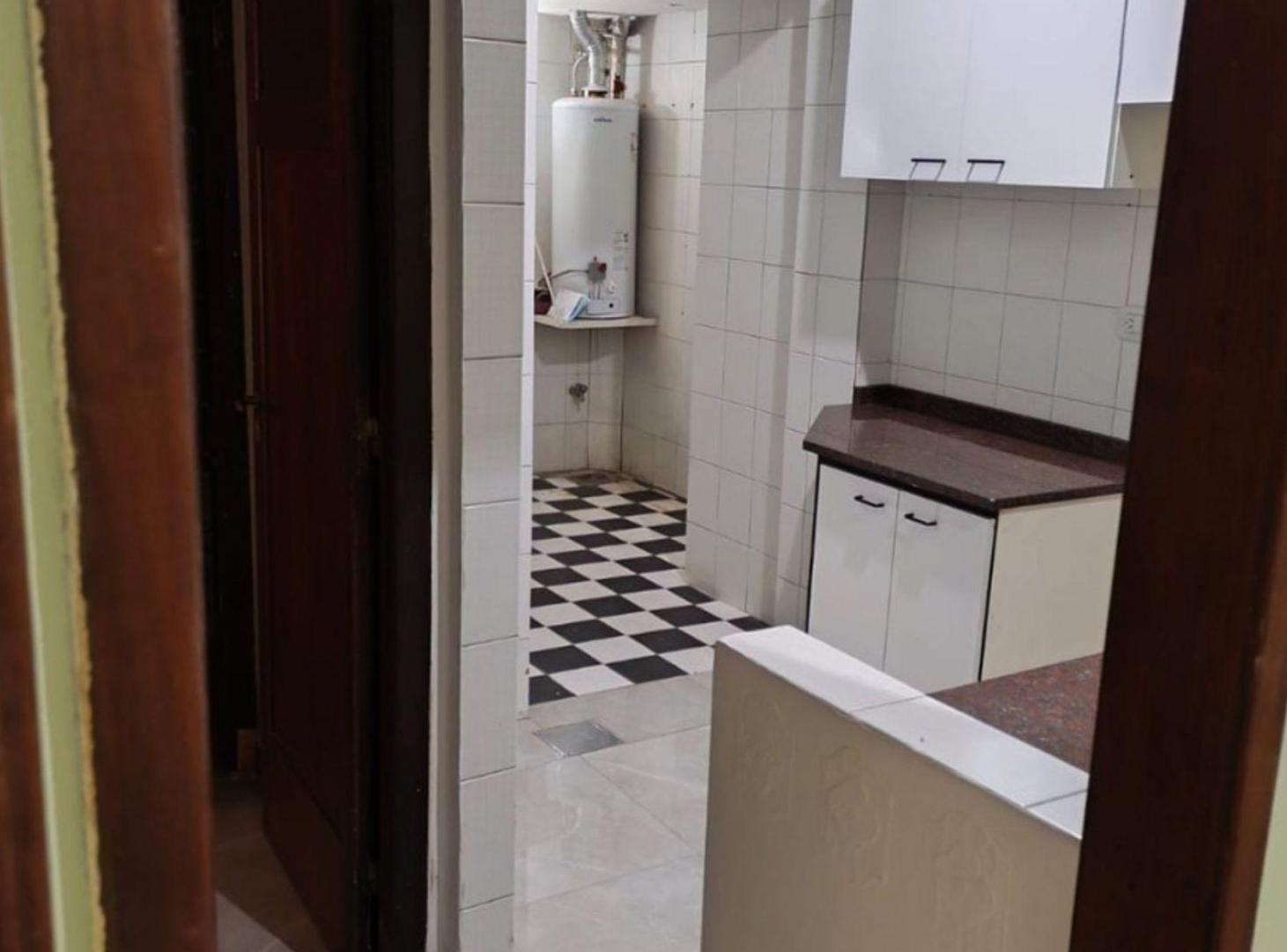 Foto de VENTA DEPARTAMENTO 2 AMBIENTES BARRACAS PB, imagen 2