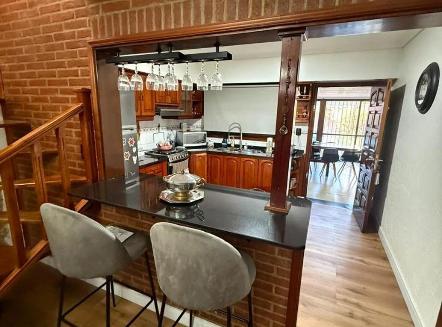 Foto de VENTA CASA 4 AMBIENTES AVELLANEDA PILETA QUINCHO, imagen 2