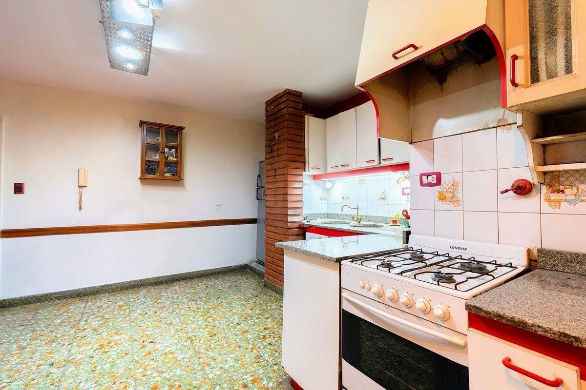 Foto de VENTA SEMIPISO BALCON CORRIDO FRENTE BARRACAS, imagen 5