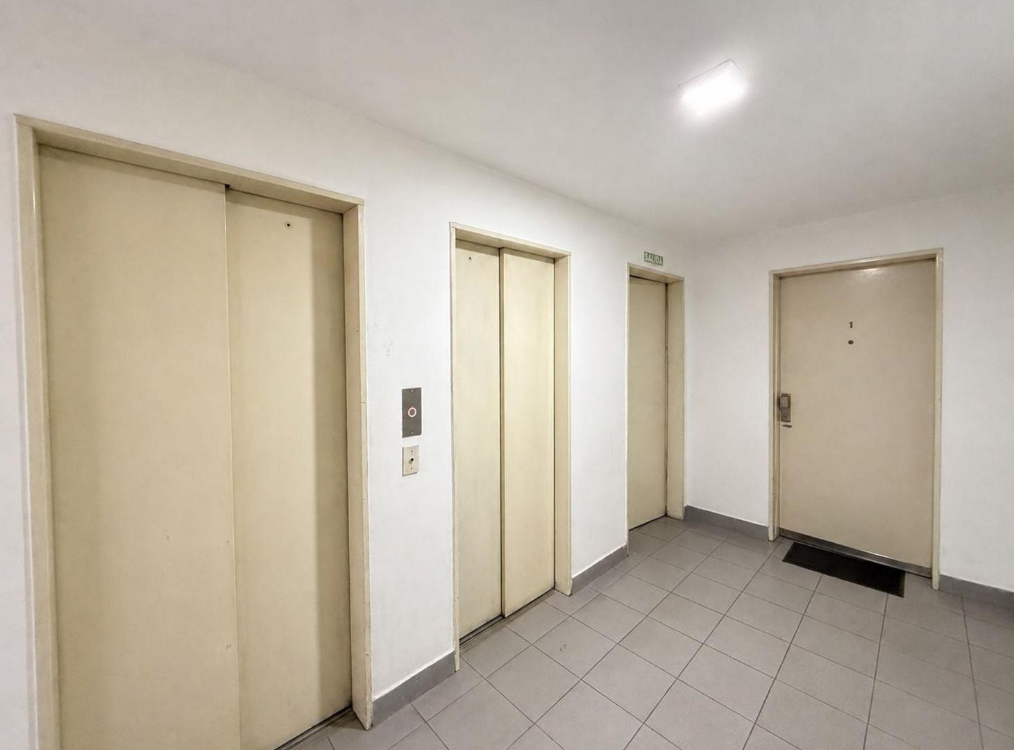 Foto de VENTA DEPTO 2 AMBIENTES AVELLANEDA COCHERA, imagen 1