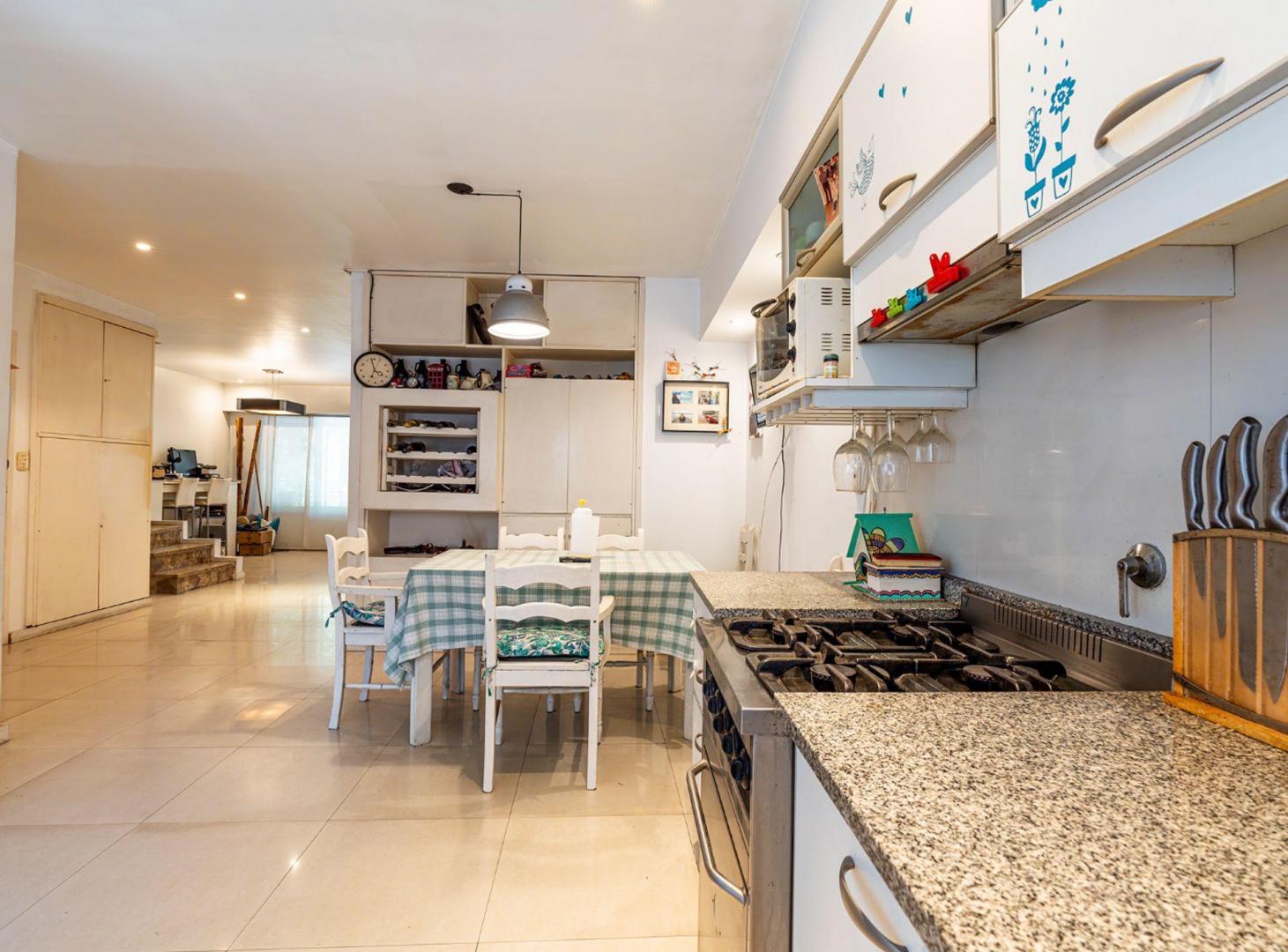 Foto de VENTA CASA PA CON COCHERA , LOCAL Y TALLER QUILMES, imagen 2
