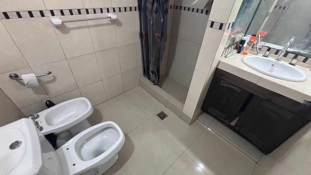 Foto de VENTA CASA 3 AMB PATIO GARAJE LOCAL QUILMES OESTE, imagen 2