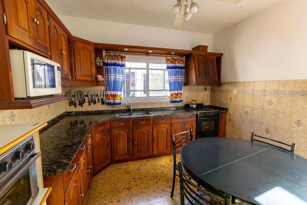 Foto de VENTA SARANDI CASA 5 AMB PATIO + COCHERA, imagen 2