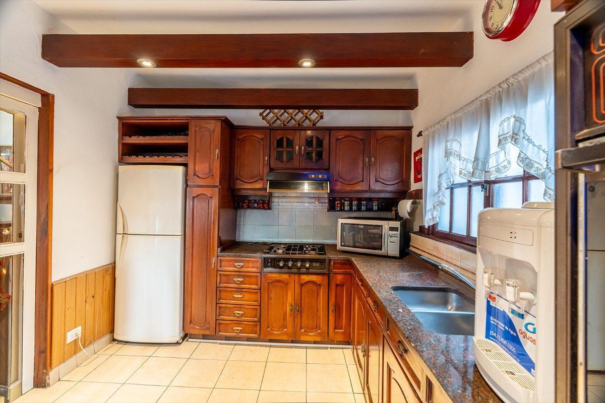 Foto de VENTA CASA 4 AMBIENTES WILDE COCHERA, imagen 2