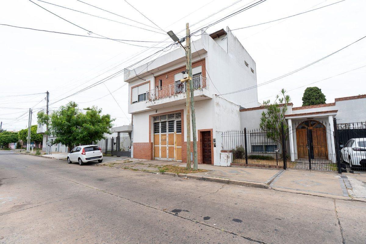 Foto de VENTA DEPARTAMENTO Y GALPON EN QUILMES OESTE BS AS, imagen 1