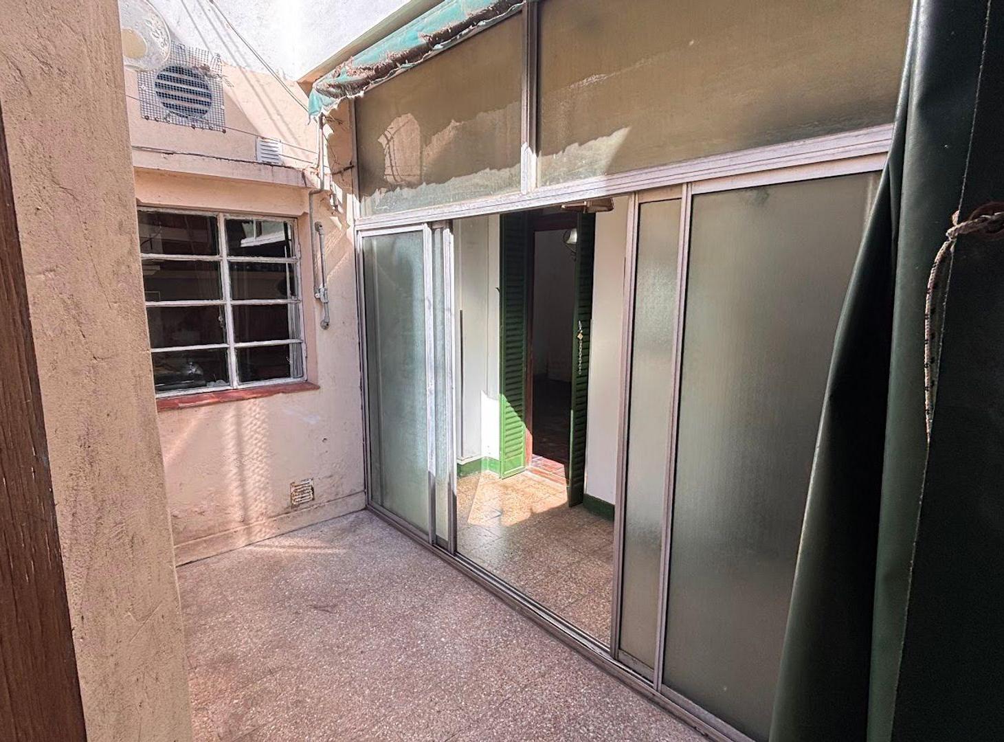 Foto de VENTA PH 2 AMB CON PATIO BERNAL CENTRO SIN EXPENSA, imagen 1