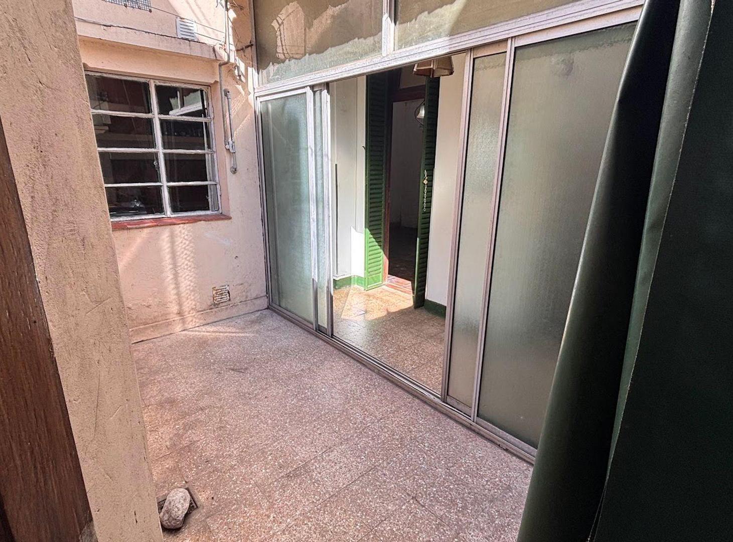 Foto de VENTA PH 2 AMB CON PATIO BERNAL CENTRO SIN EXPENSA, imagen 3