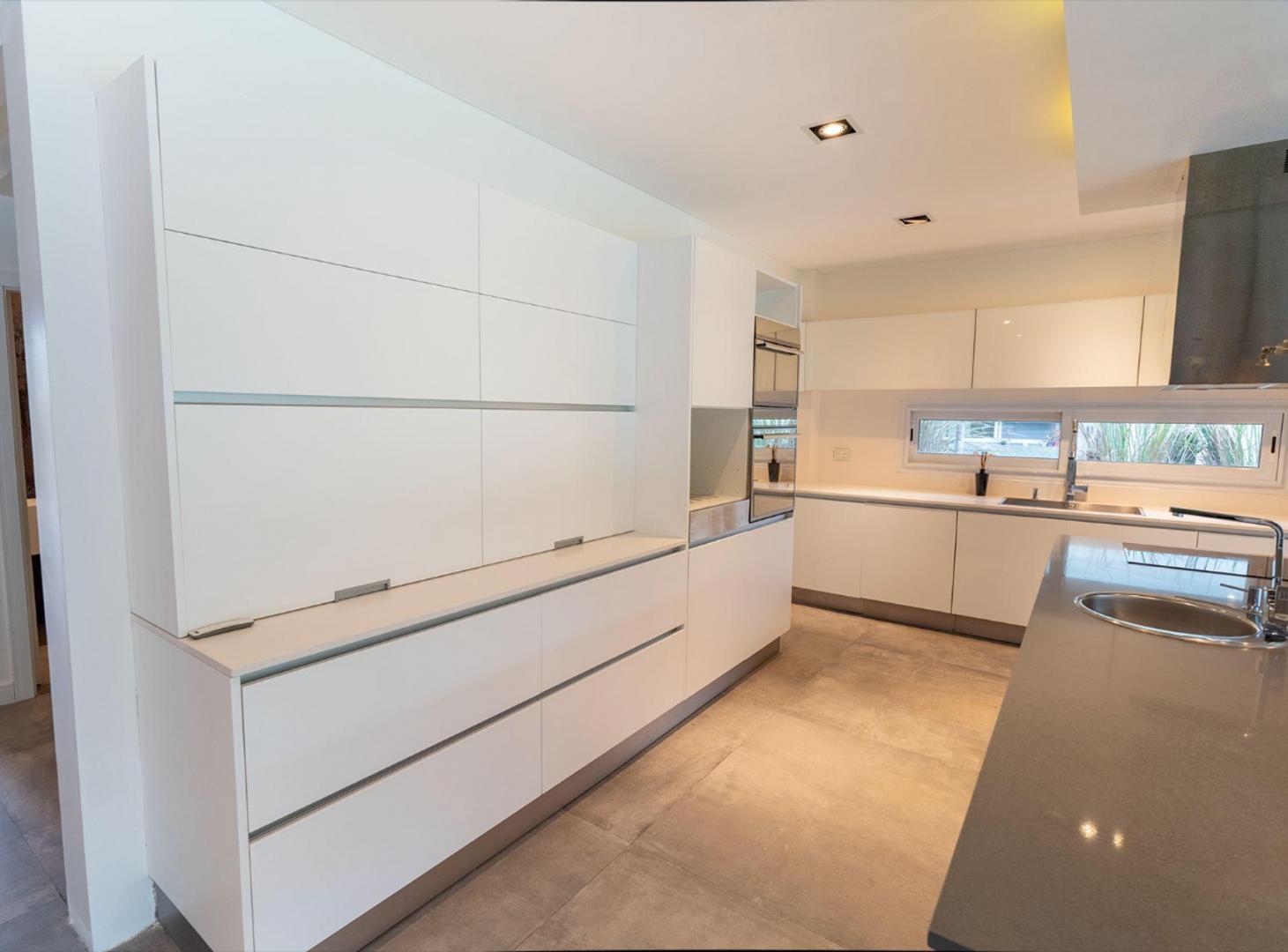 Foto de VENTA CASA NUEVO QUILMES 5 AMB + DEPENDENCIA, imagen 1
