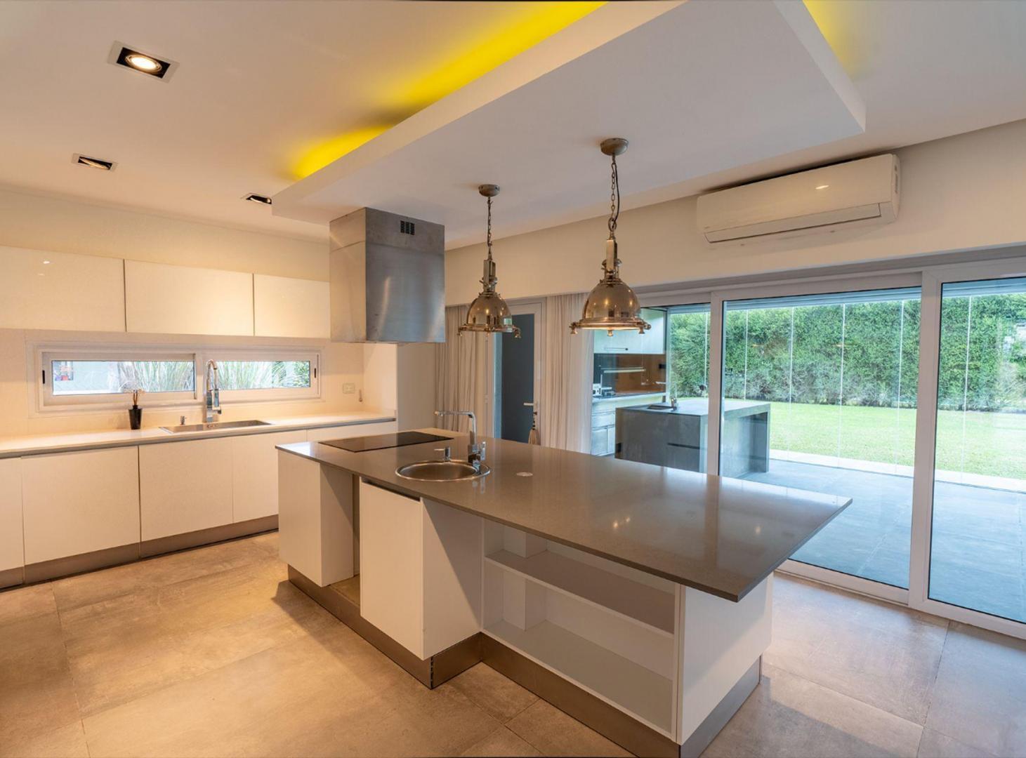 Foto de VENTA CASA NUEVO QUILMES 5 AMB + DEPENDENCIA, imagen 2