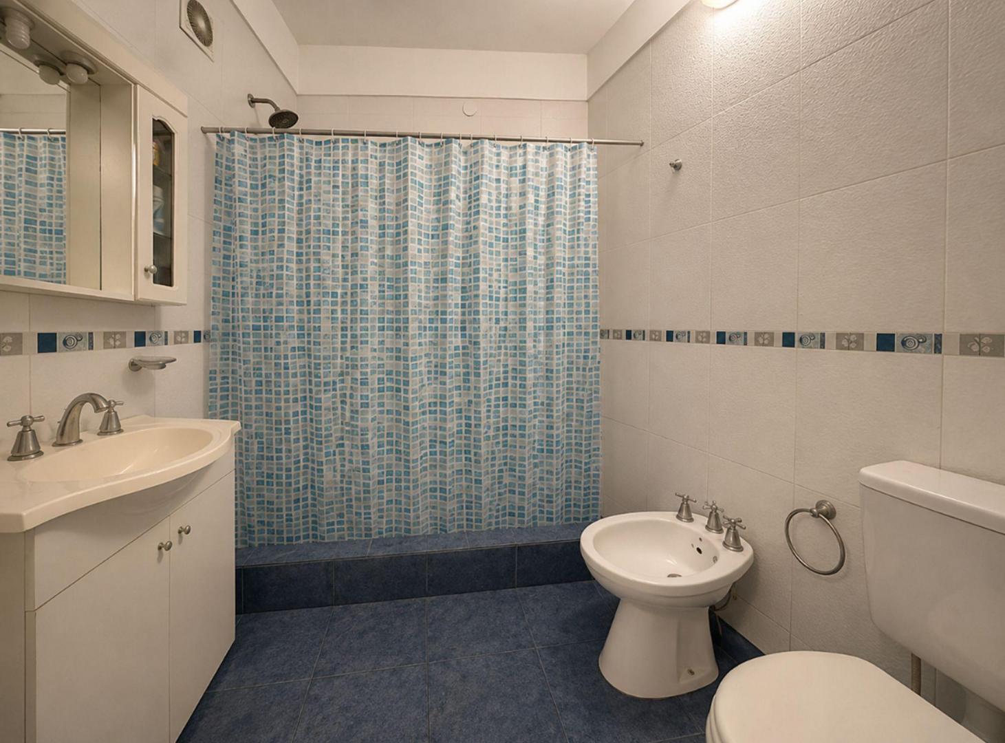 Foto de VENTA CASA 5 AMBIENTES BERNAL JARDIN COCHERA, imagen 2