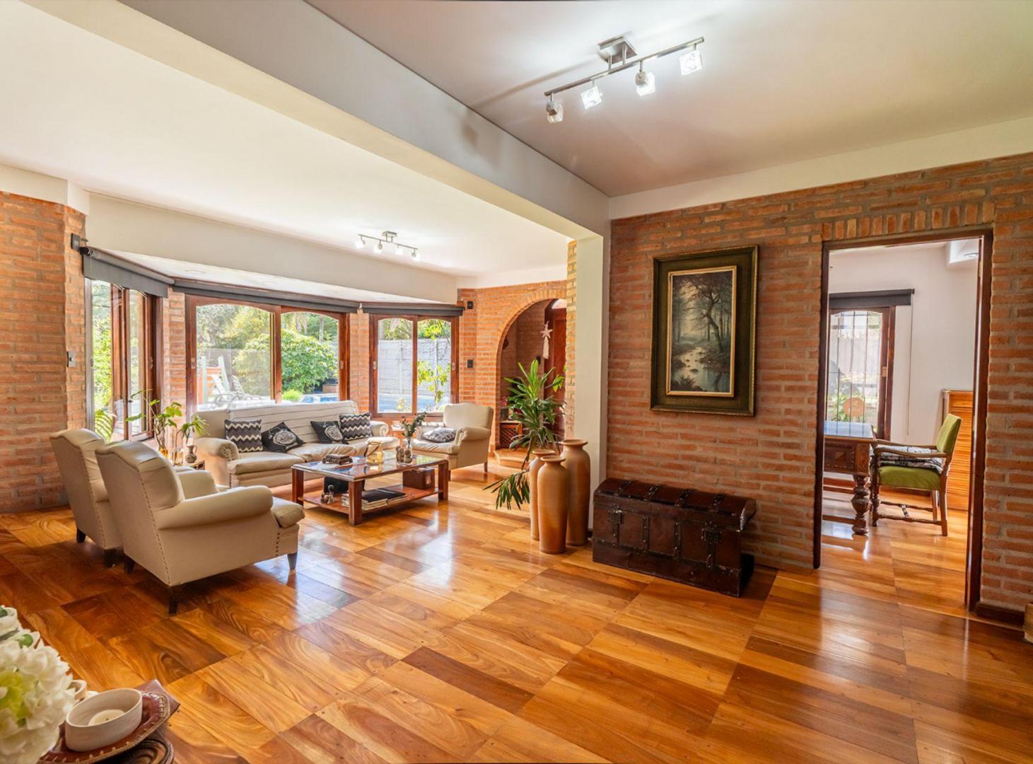 Foto de VENTA CASA PARQUE LELOIR LOTE 1760 M2 CON PILETA, imagen 3