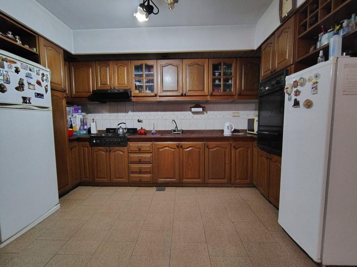 Foto de Venta Casa 6 Ambientes Quincho Pileta - Sarandí, imagen 4