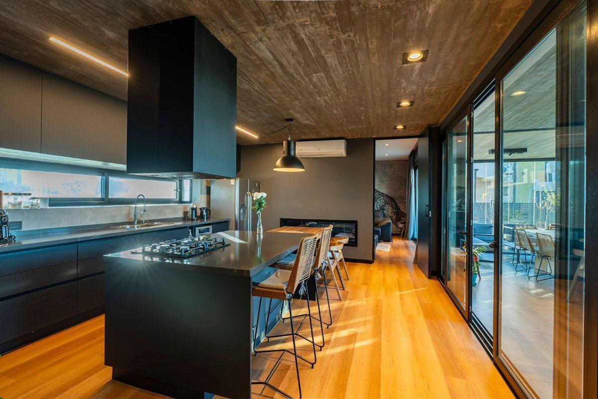 Foto de CASA EN VENTA VILLALOBOS 5 AMBIENTES AL LAGO, imagen 3