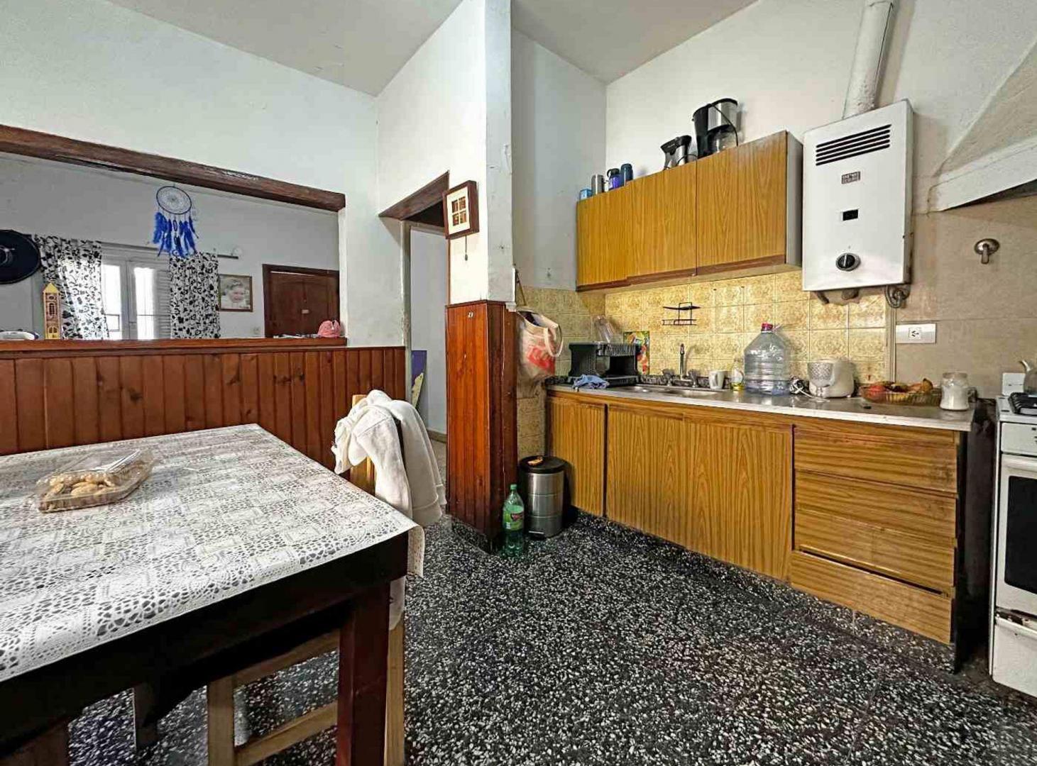 Foto de VENTA CASA 4 AMB CON PATIO Y COCHERA EN QUILMES E., imagen 5