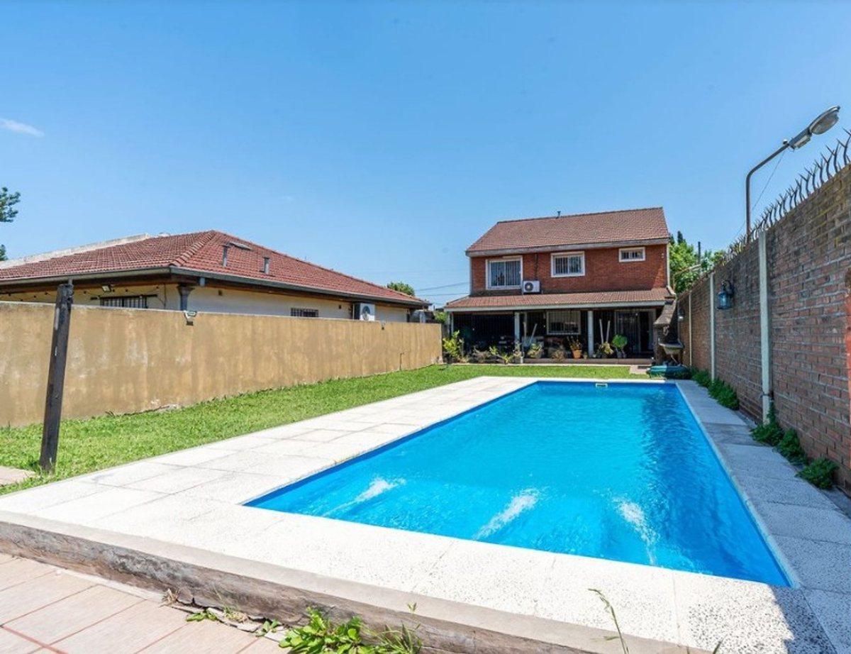 Foto de VENTA CASA 5 AMB QUILMES CON PILETA, imagen 3