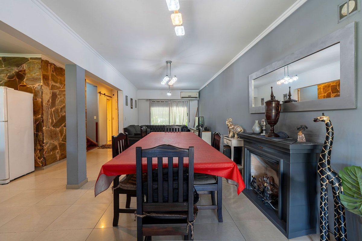 Foto de VENTA CASA 5 AMB QUILMES CON PILETA, imagen 1