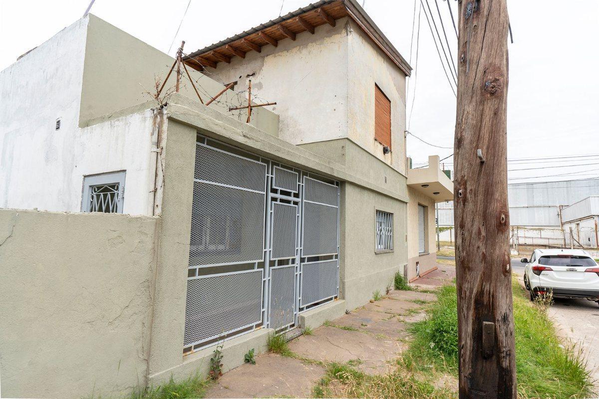 Foto de VENTA CASA 3 AMB CON DPTO Y COCHERA QUILMES OESTE, imagen 4