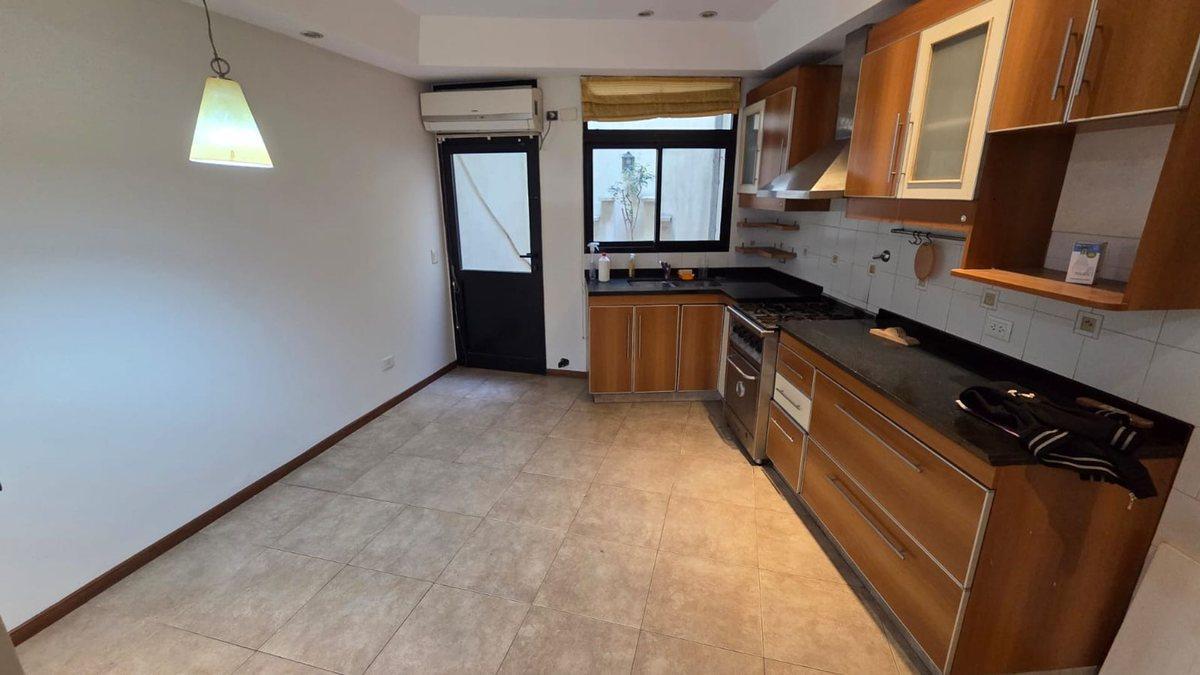 Foto de VENTA Parque Chacabuco CASA 3dorm. cochera terraza, imagen 1