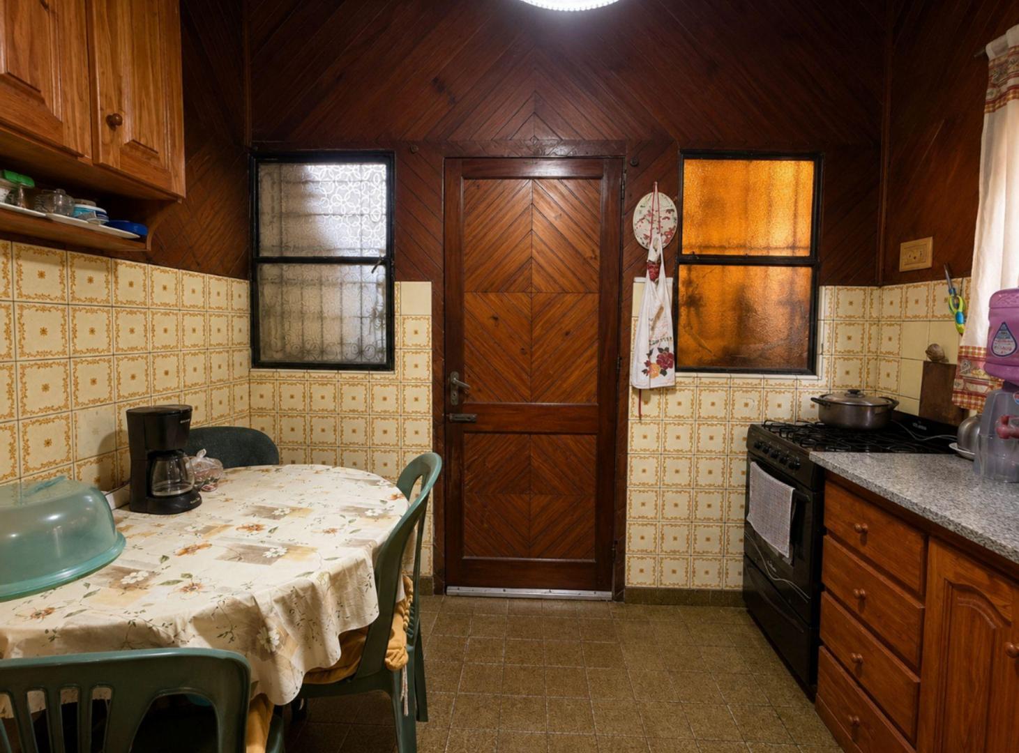 Foto de VENTA CASA 3 AMBIENTES WILDE JARDIN GALPON COCHERA, imagen 1