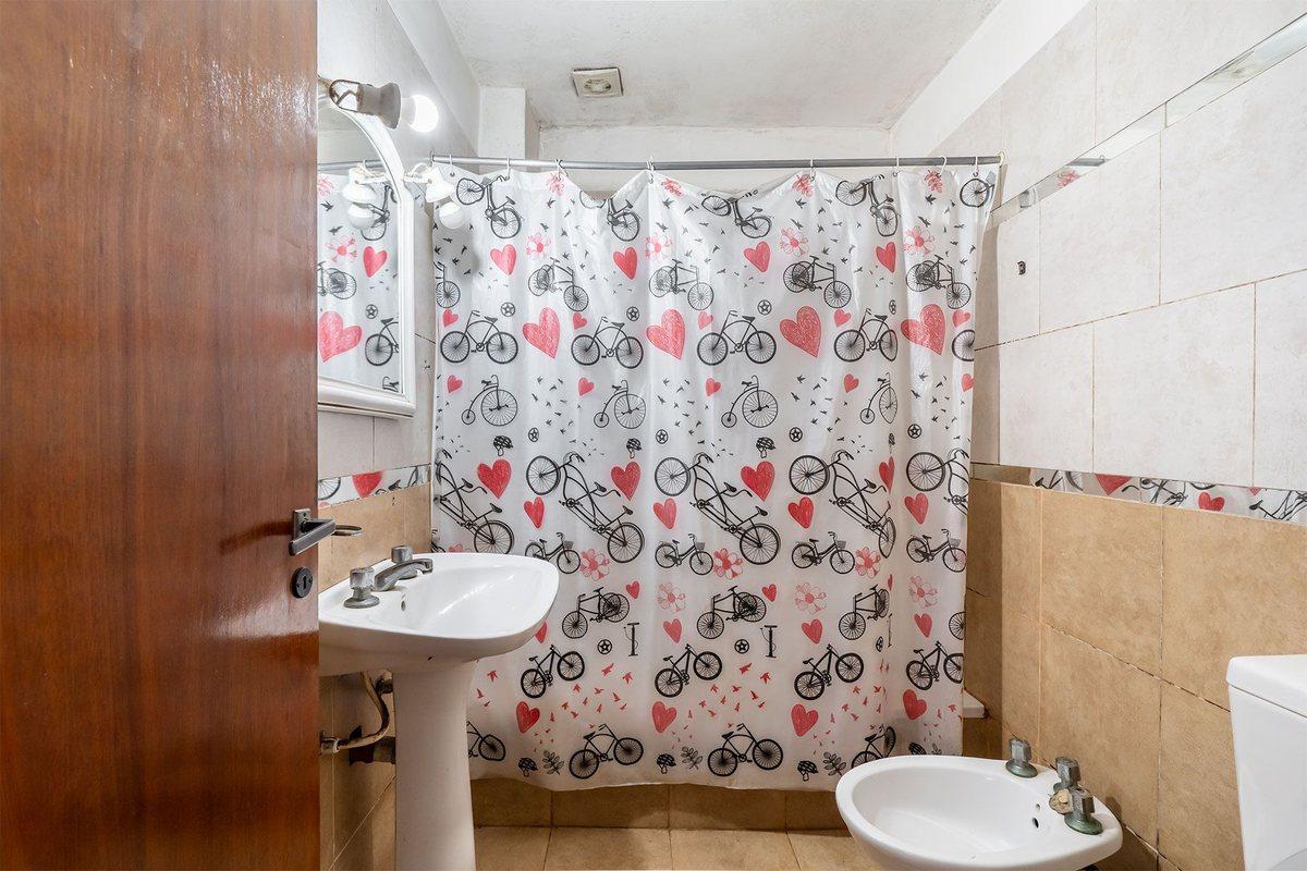 Foto de VENTA PH 2 AMBIENTES C/ENTREPISO AL FRENTE WILDE, imagen 5