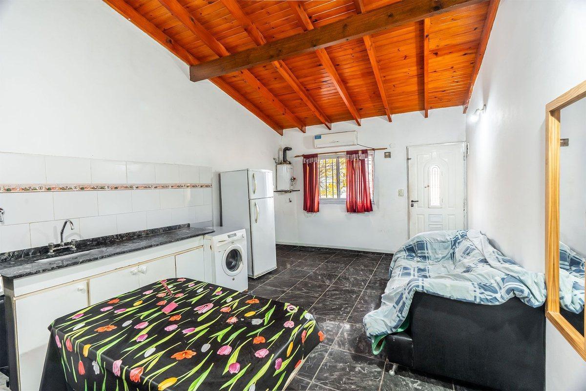 Foto de VENTA PH 2 AMBIENTES C/ENTREPISO AL FRENTE WILDE, imagen 2