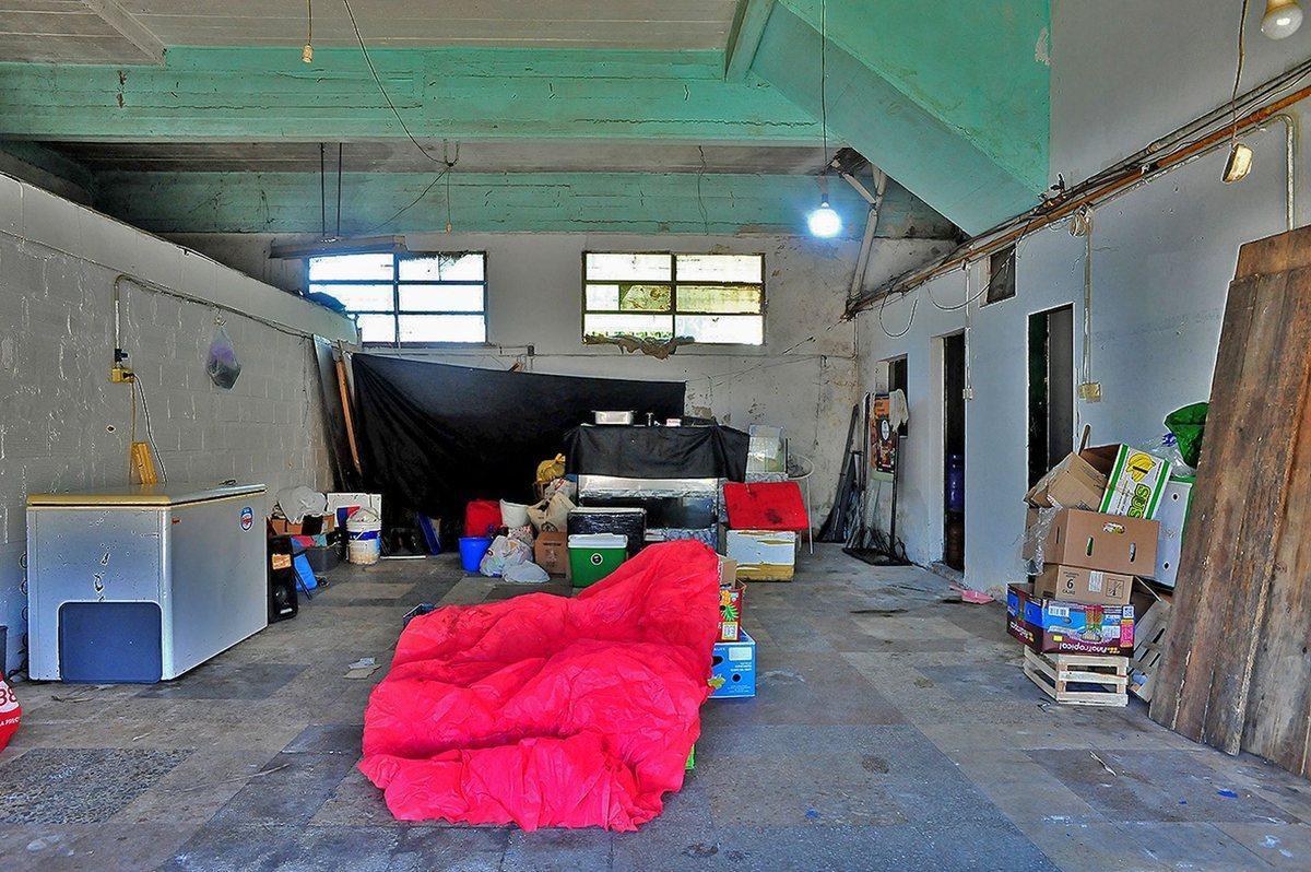 Foto de VENTA GALPON CON BAÑO Y FONDO EN VILLA DOMINICO, imagen 4