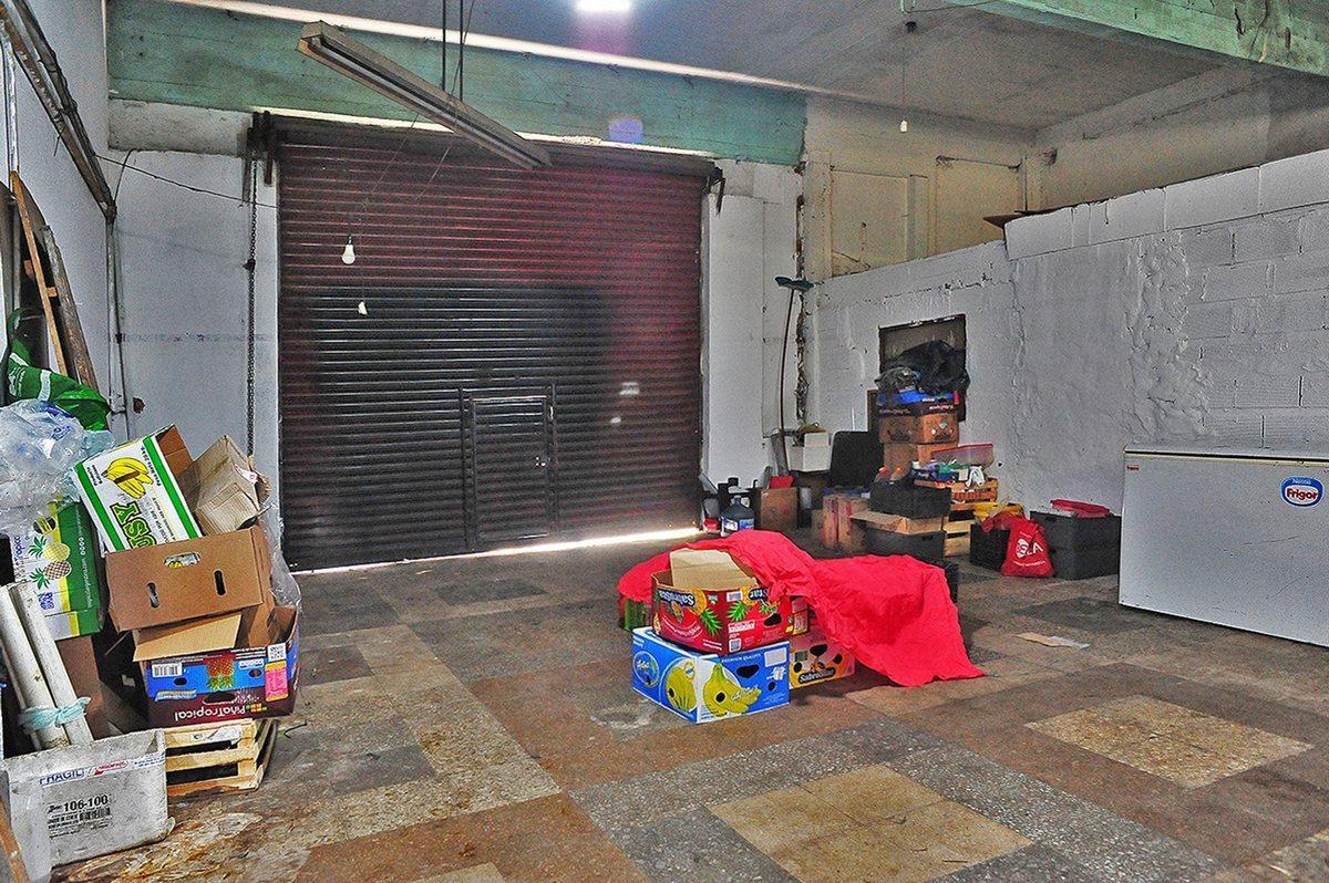 Foto de VENTA GALPON CON BAÑO Y FONDO EN VILLA DOMINICO, imagen 5