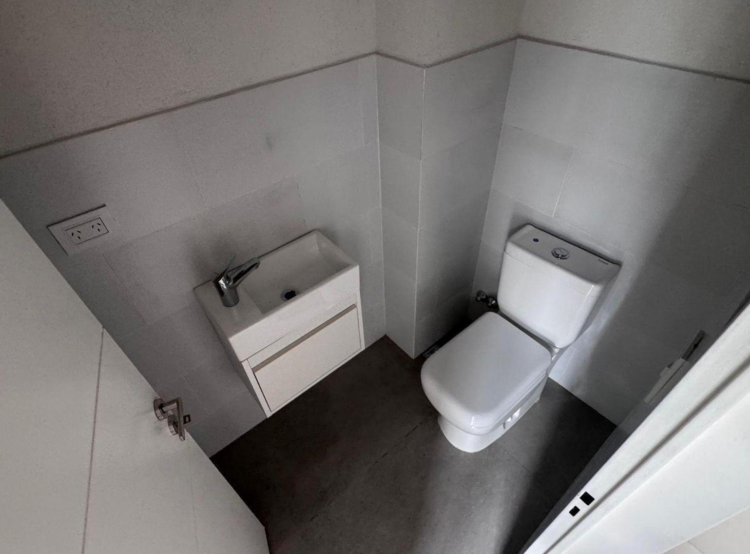 Foto de VENTA DEPTO DUPLEX 2 AMB. ESTRENAR BANFIELD 83M2, imagen 3