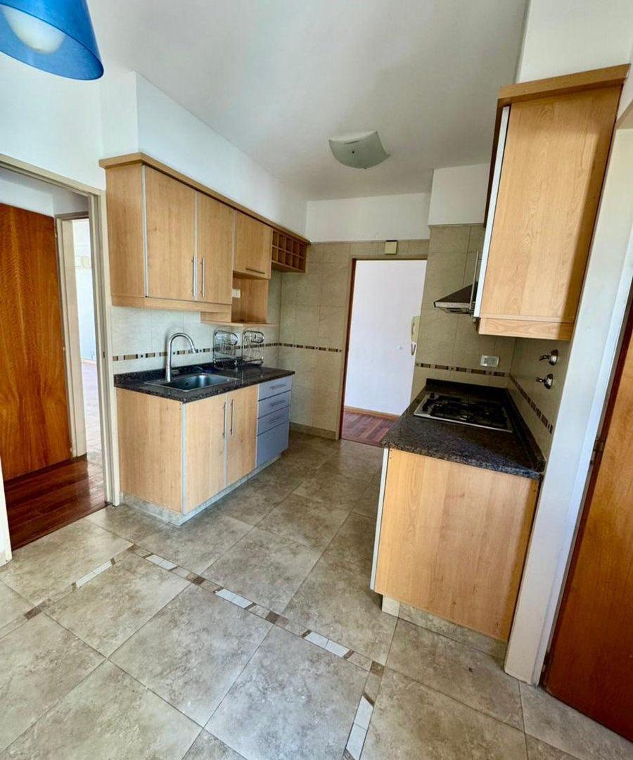 Foto de Hermoso departamento 4 ambientes con cochera, imagen 1