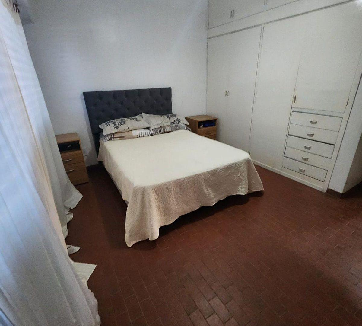 Foto de Venta Casa 4 ambientes Berazategui con Deposito., imagen 3