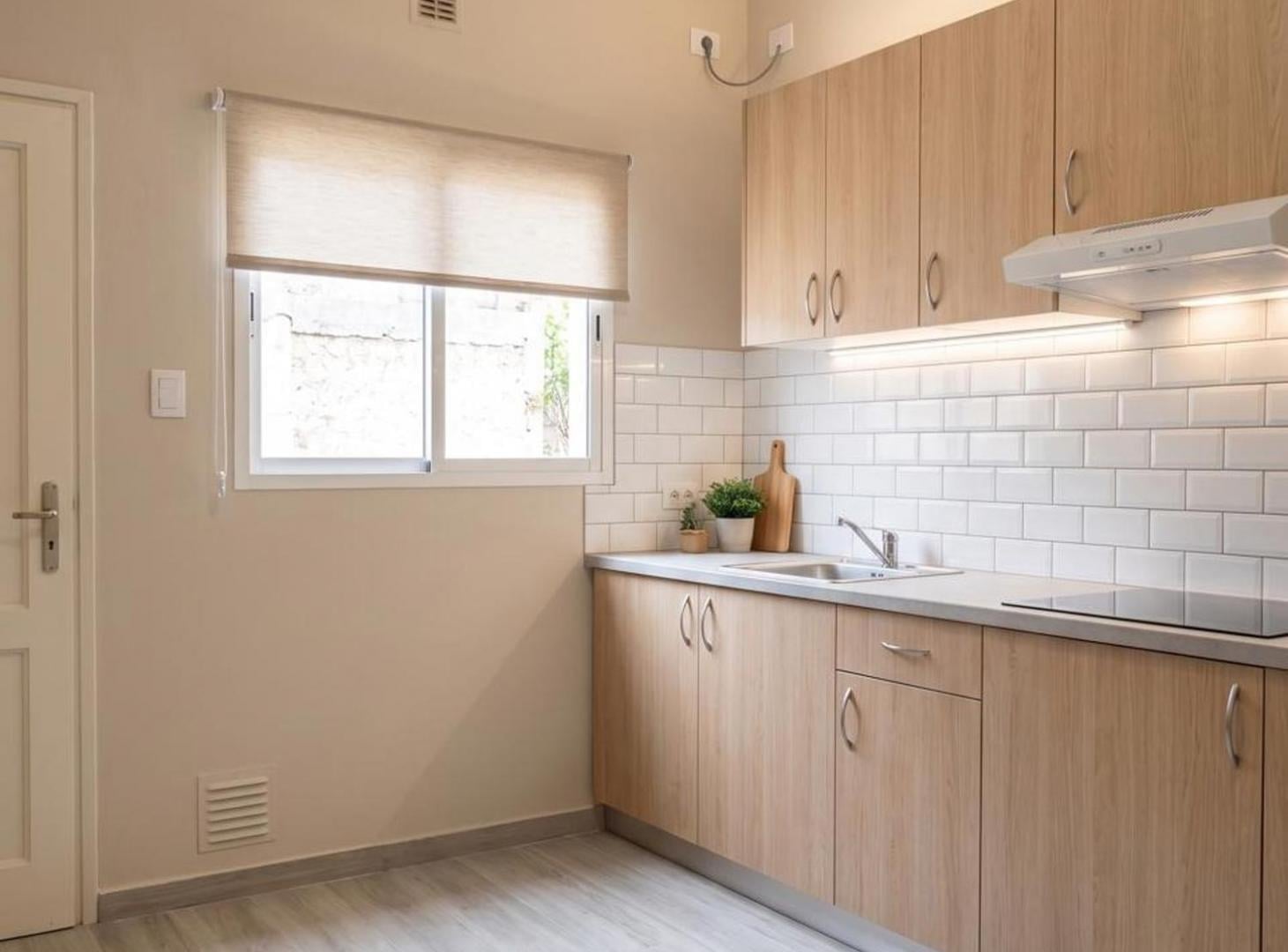 Foto de VENTA CASA 3AMB ESQUINA QUILMES, imagen 3