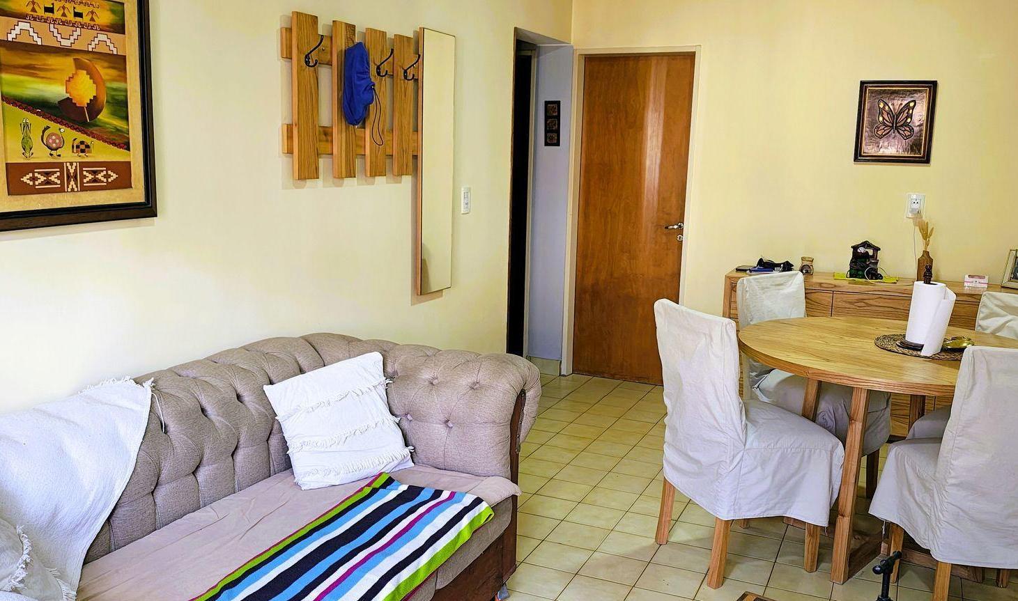 Foto de VENTA CASA 5 AMBIENTES CON COCHERAS CIUDAD EVITA, imagen 2