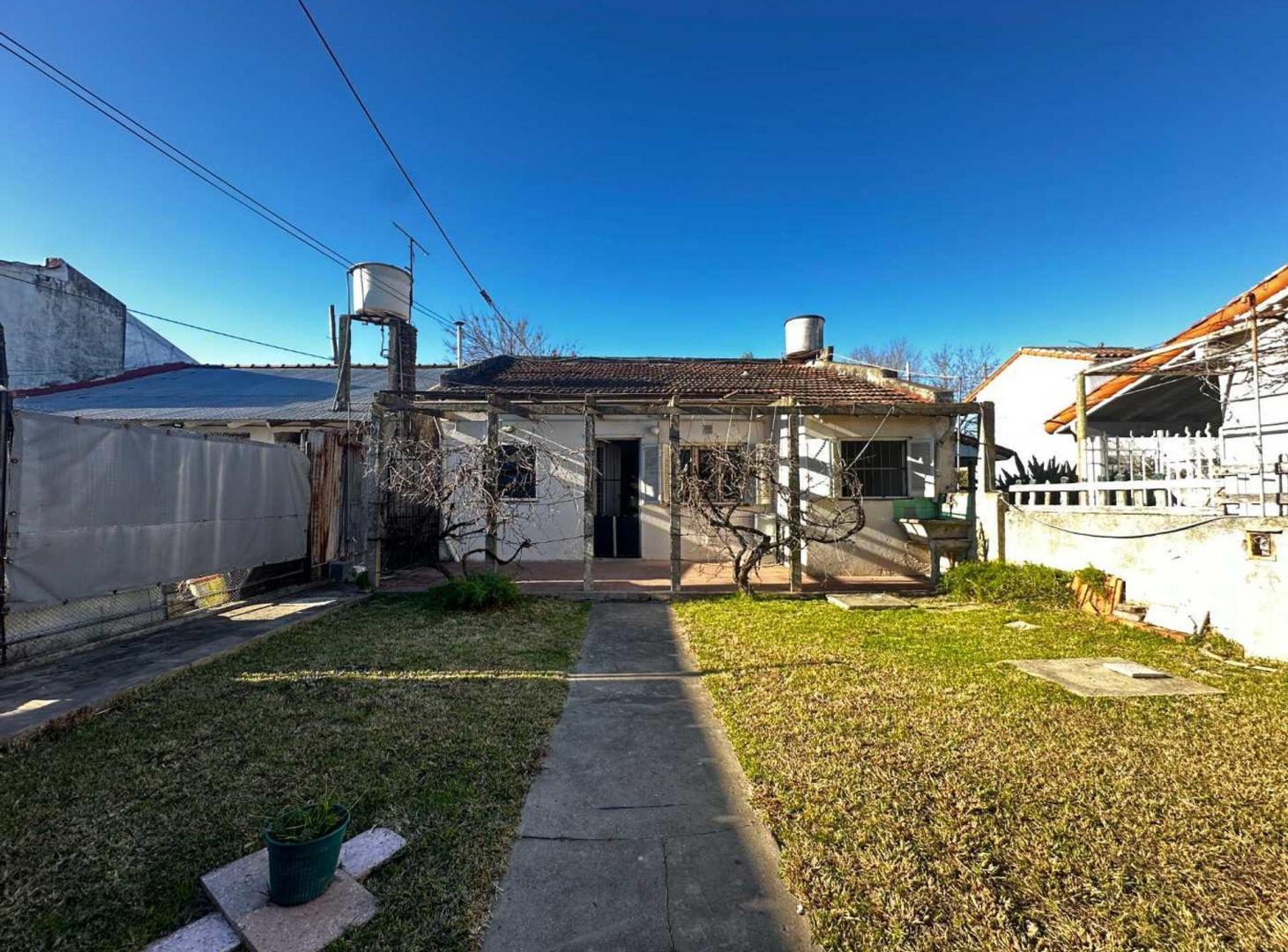 Foto de Venta casa 3 amb + depto 3 amb c/parque, Temperley, imagen 1