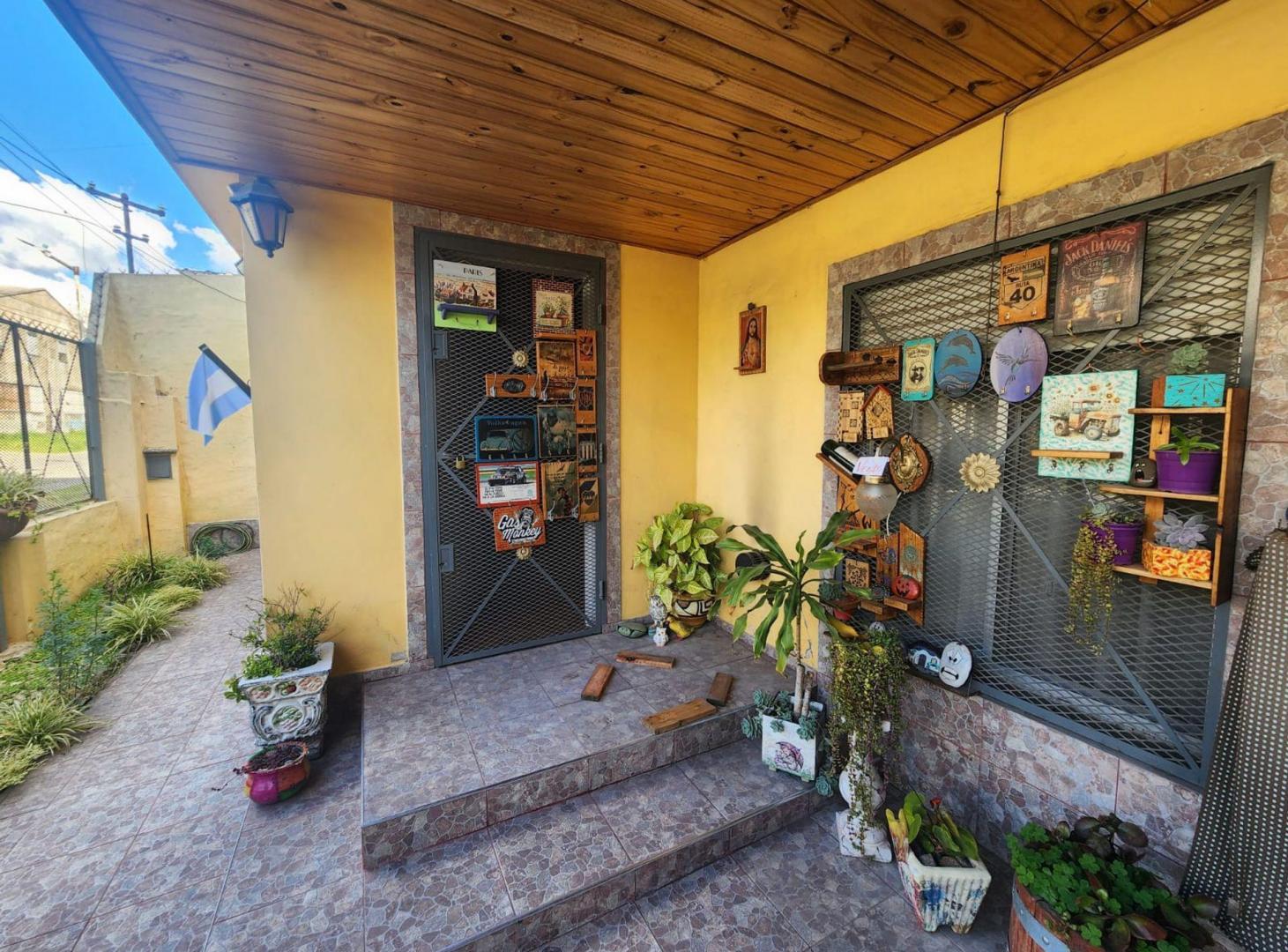 Foto de VENTA CASA 4 AMBIENTES BERNAL, imagen 4