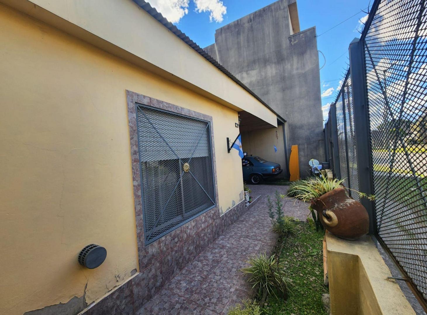 Foto de VENTA CASA 4 AMBIENTES BERNAL, imagen 3