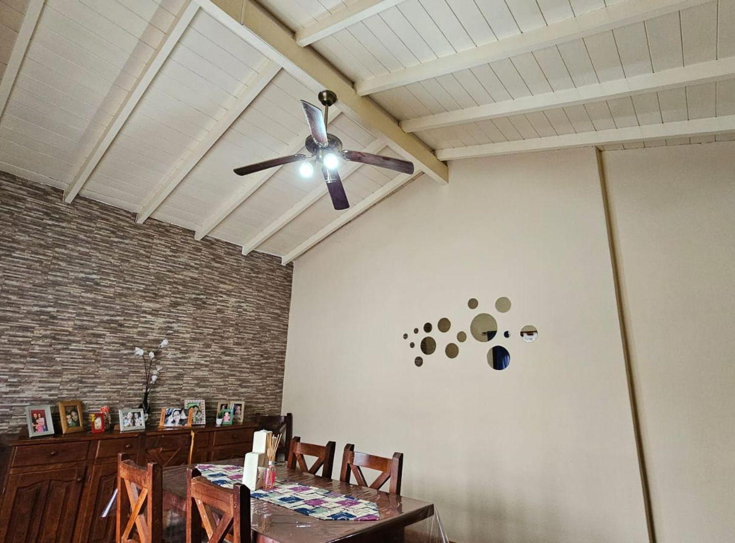 Foto de VENTA CASA 4 AMBIENTES LAVALLOL, imagen 3
