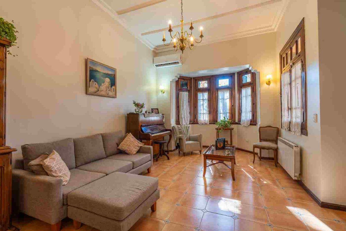 Foto de VENTA CASA BANFIELD 6 AMBIENTES, imagen 2