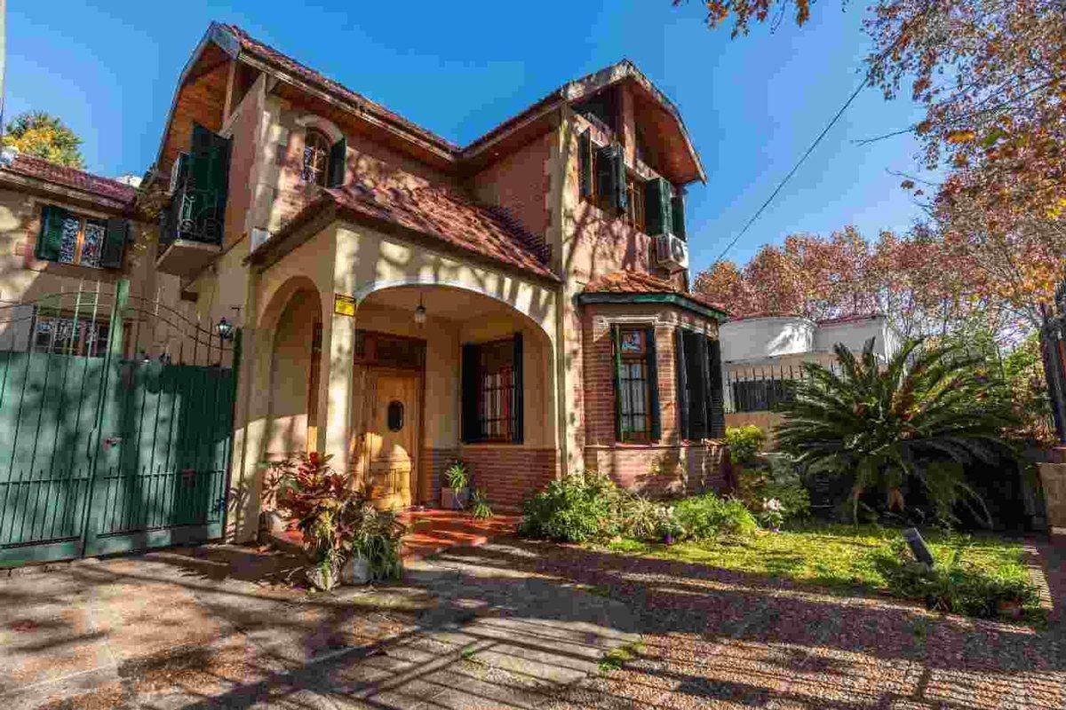 VENTA CASA BANFIELD 6 AMBIENTES