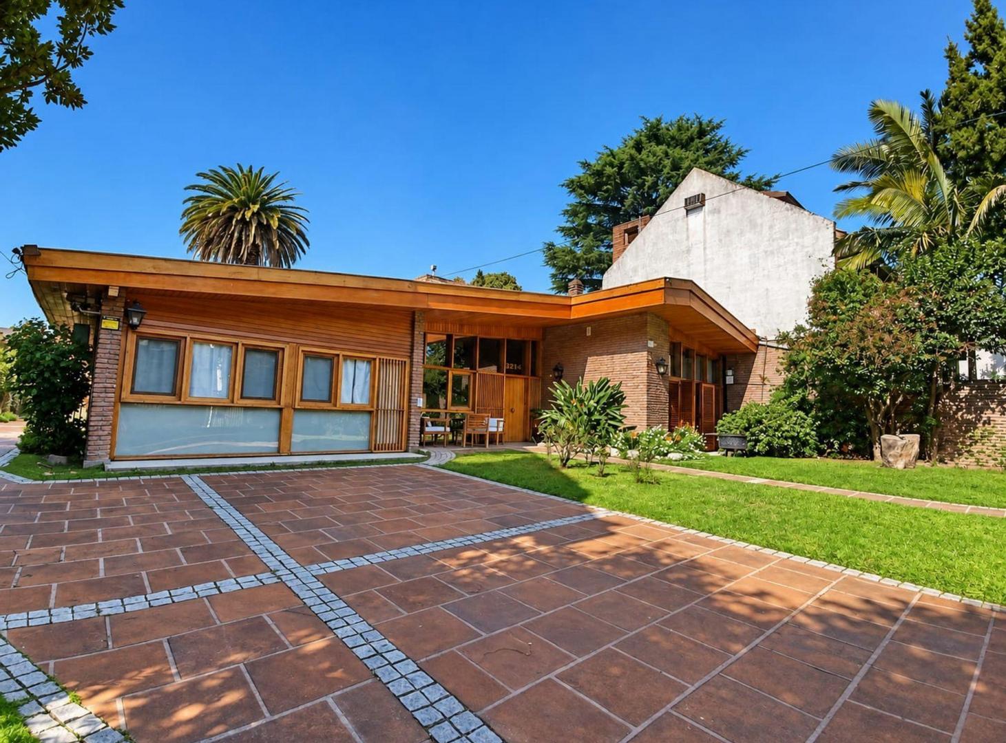 Foto de Venta Olivos Casa 6 amb Quincho Pileta cochera, imagen 1