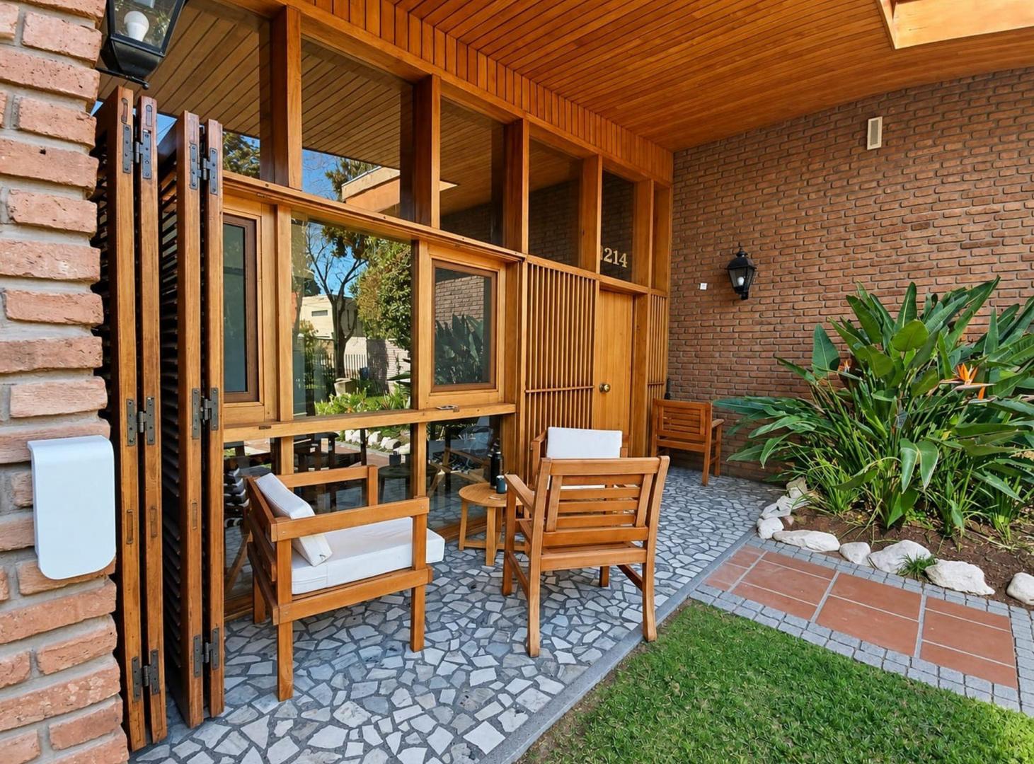 Foto de Venta Olivos Casa 6 amb Quincho Pileta cochera, imagen 2