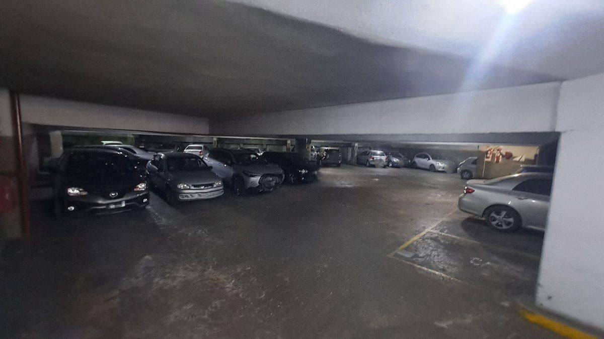 Foto de VENTA 22 COCHERAS EN CABALLITO SOBRE AV RIVADAVIA, imagen 2