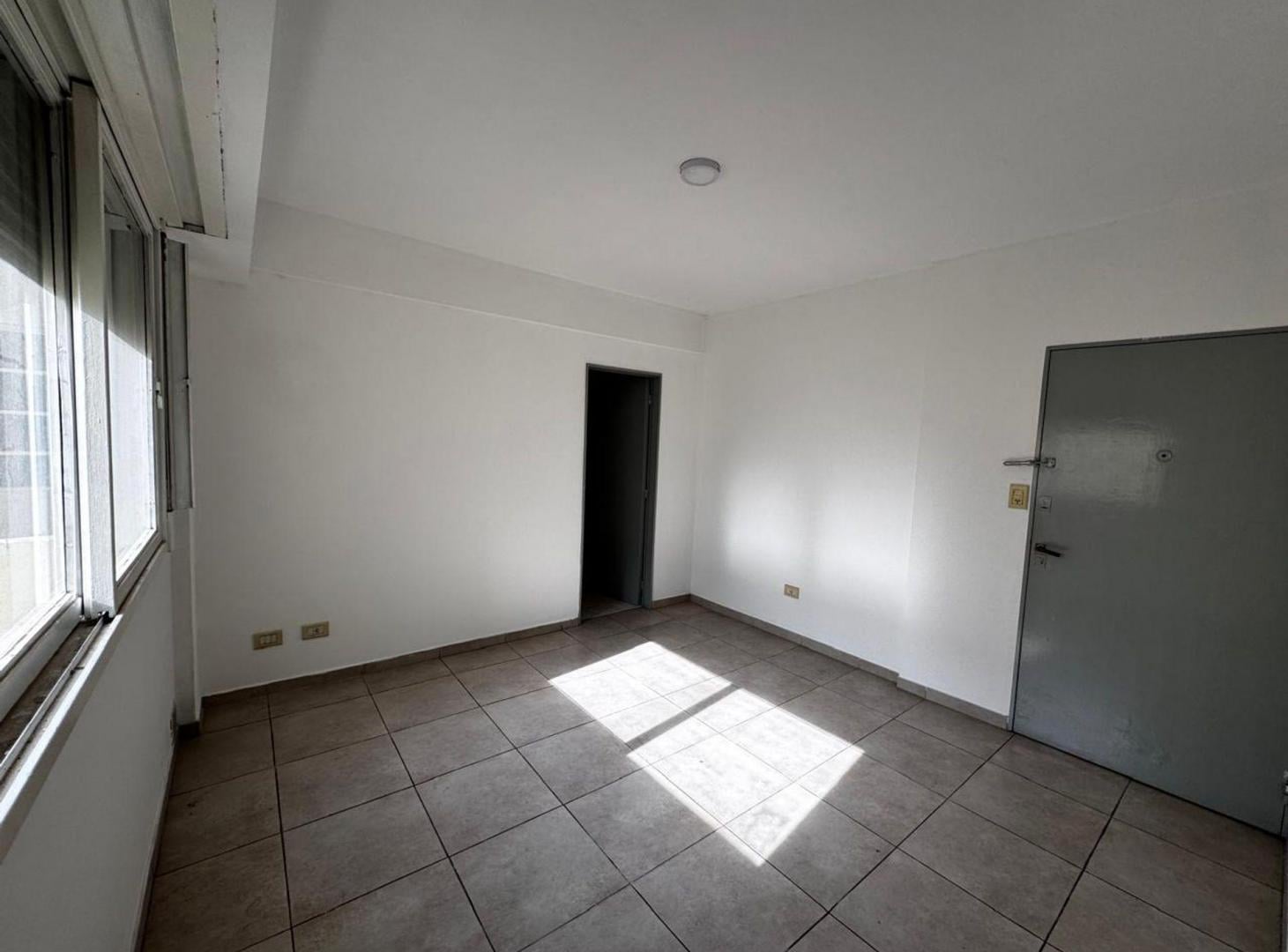 Foto de VENTA DEPARTAMENTO 2 AMBIENTES LINIERS, imagen 3